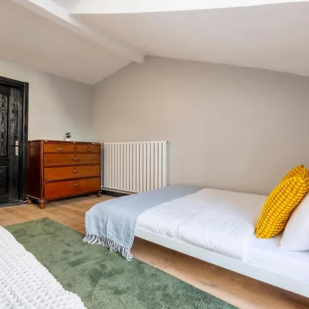 Daire 4-bedroom House With Private Terrace And 2 Bathrooms *