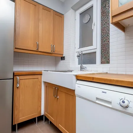 4-bedroom House With Private Terrace And 2 Bathrooms *