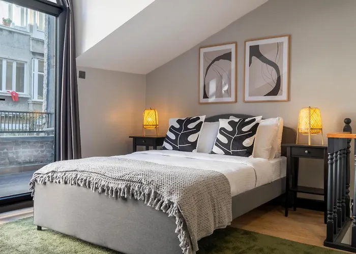 4-bedroom House With Private Terrace And 2 Bathrooms *