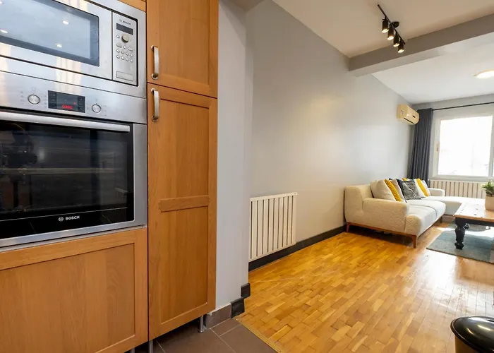 4-bedroom House With Private Terrace And 2 Bathrooms *