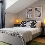 4-bedroom House With Private Terrace And 2 Bathrooms *