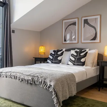 4-bedroom House With Private Terrace And 2 Bathrooms *