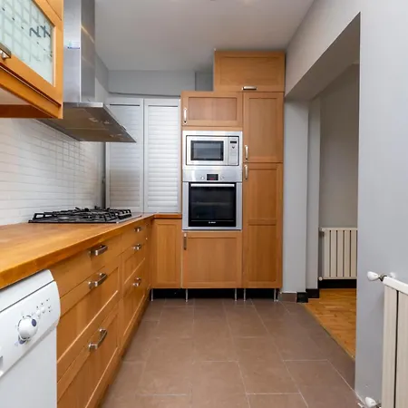 4-bedroom House With Private Terrace And 2 Bathrooms 公寓