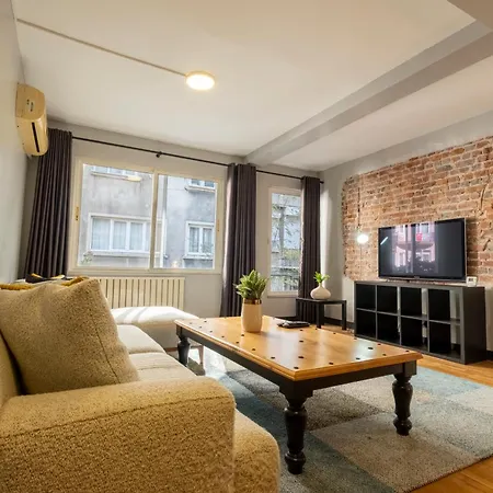 4-bedroom House With Private Terrace And 2 Bathrooms 公寓 *