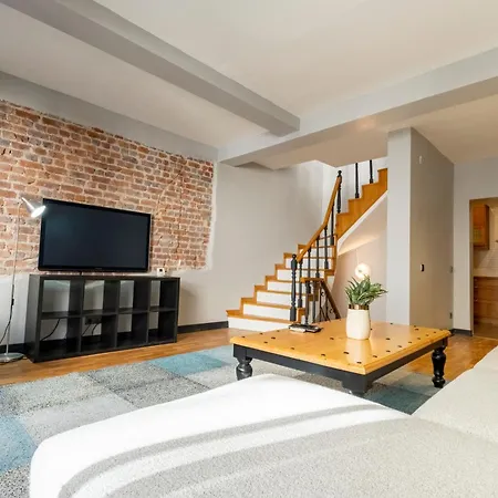 4-bedroom House With Private Terrace And 2 Bathrooms *