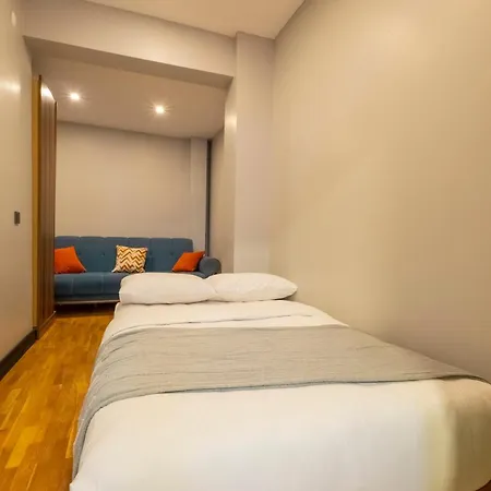 4-bedroom House With Private Terrace And 2 Bathrooms 公寓 *