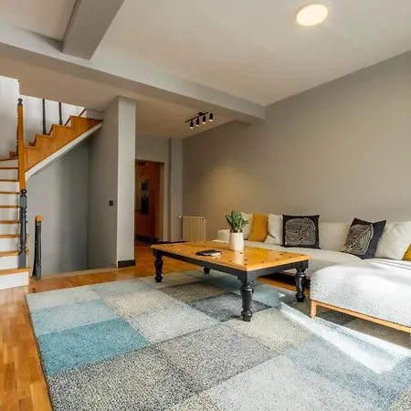 4-bedroom House With Private Terrace And 2 Bathrooms 公寓