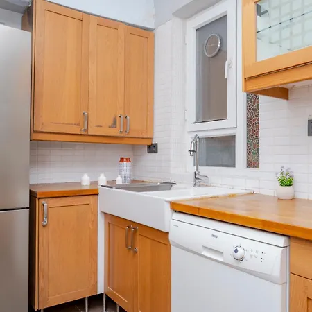 Daire 4-bedroom House With Private Terrace And 2 Bathrooms *