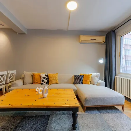 4-bedroom House With Private Terrace And 2 Bathrooms İstanbul