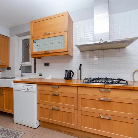 4-bedroom House With Private Terrace And 2 Bathrooms İstanbul