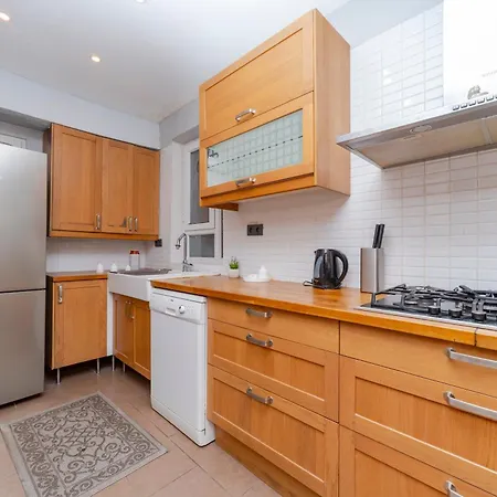 4-bedroom House With Private Terrace And 2 Bathrooms Daire