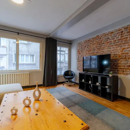Daire 4-bedroom House With Private Terrace And 2 Bathrooms İstanbul