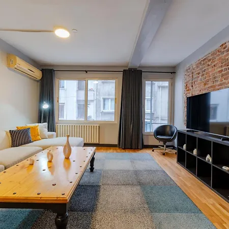 4-bedroom House With Private Terrace And 2 Bathrooms *