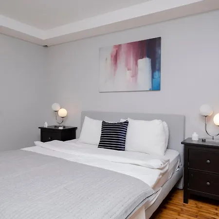 Daire 4-bedroom House With Private Terrace And 2 Bathrooms İstanbul