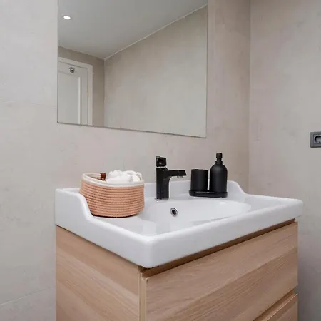 4-bedroom House With Private Terrace And 2 Bathrooms İstanbul