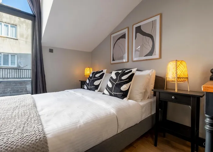 4-bedroom House With Private Terrace And 2 Bathrooms *