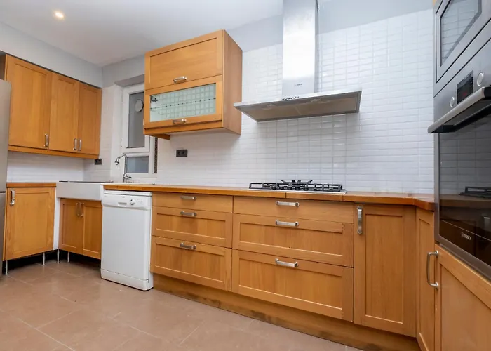 4-bedroom House With Private Terrace And 2 Bathrooms Appartement