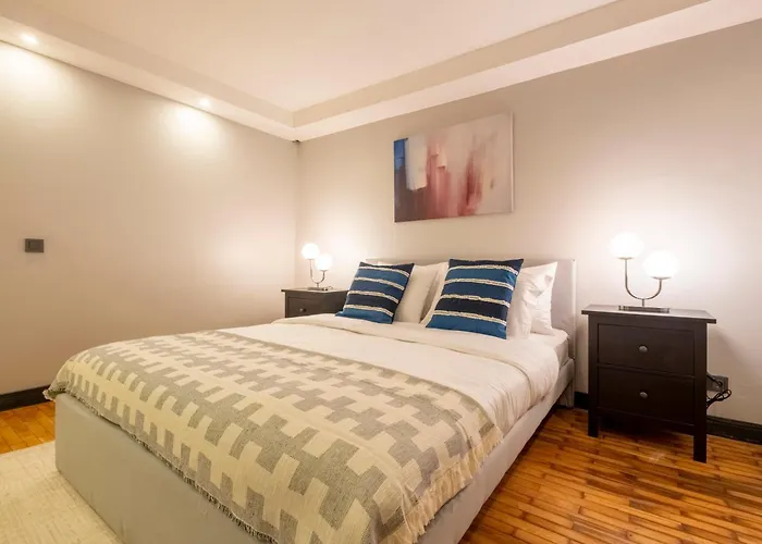 Apartment 4-bedroom House With Private Terrace And 2 Bathrooms