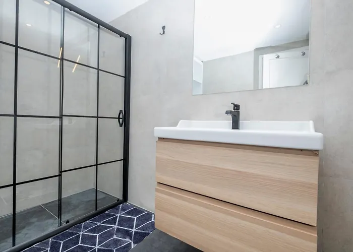 4-bedroom House With Private Terrace And 2 Bathrooms Appartement