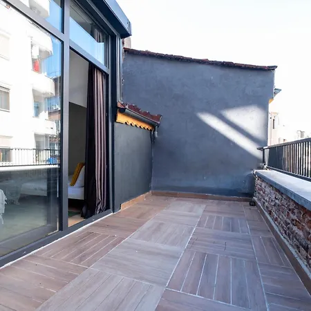 아파트 4-bedroom House With Private Terrace And 2 Bathrooms 이스탄불