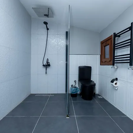 아파트 4-bedroom House With Private Terrace And 2 Bathrooms *