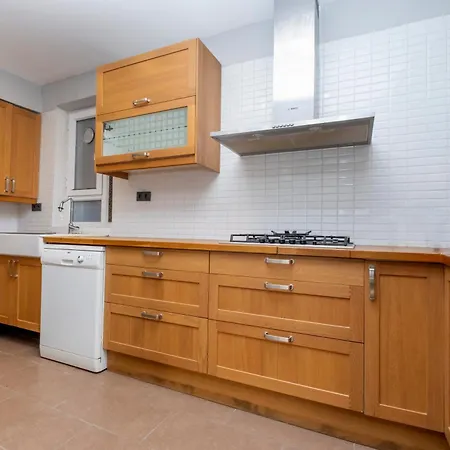 4-bedroom House With Private Terrace And 2 Bathrooms Apartamento