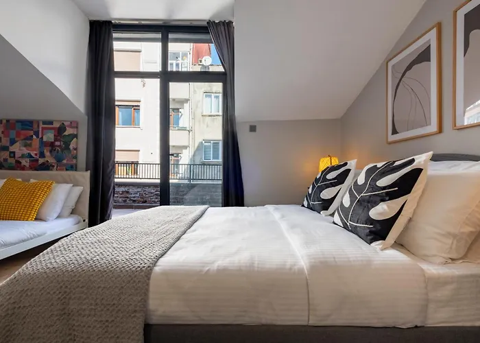 4-bedroom House With Private Terrace And 2 Bathrooms *