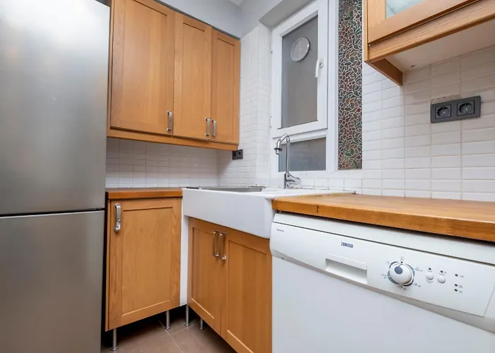 4-bedroom House With Private Terrace And 2 Bathrooms *